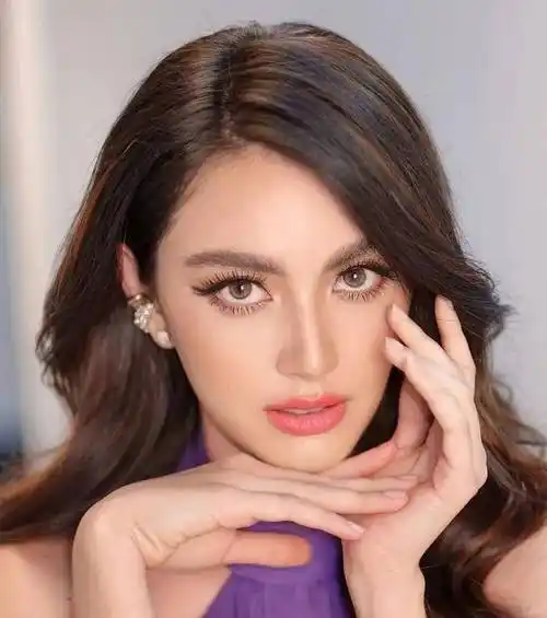 angelababy19岁的混血嫩模妆放到现在是什么水平?咋都在模仿她?