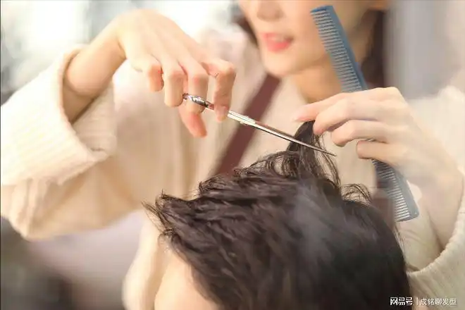 剪发的人,区别不在钱上,而是谁给你剪|发型|发型师|短发|理发店_网易