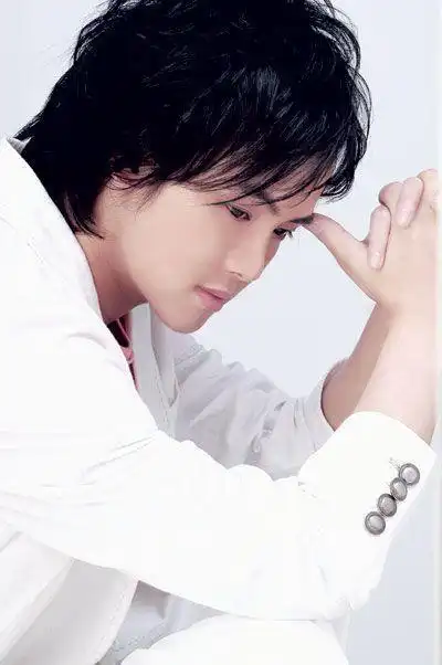 郑源何许人也你的手机音乐播放器里是不是有一首郑源