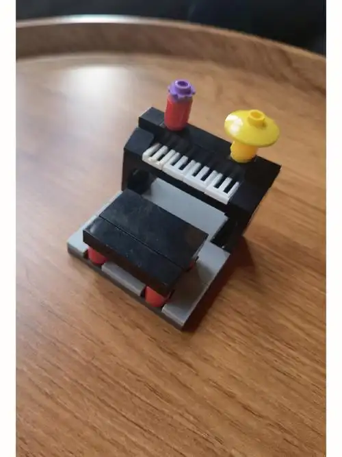 乐高拼搭钢琴和古筝