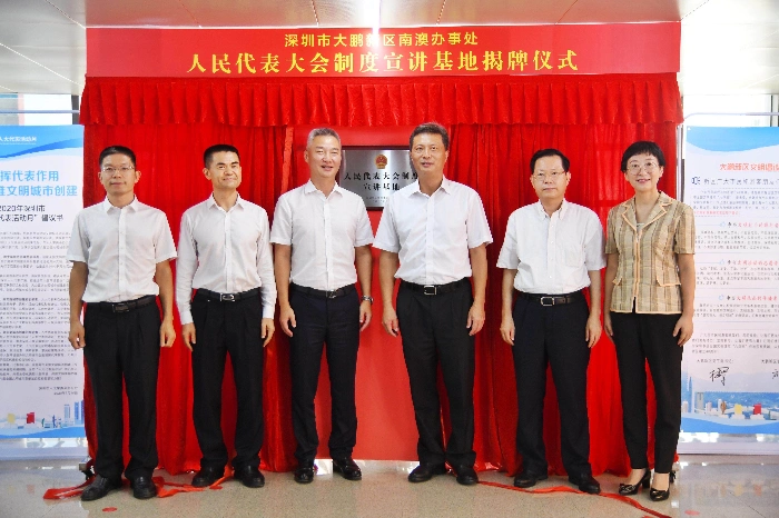 市人大常委会党组成员张文,市人大常委会委员,城建环资工委主任李廷忠