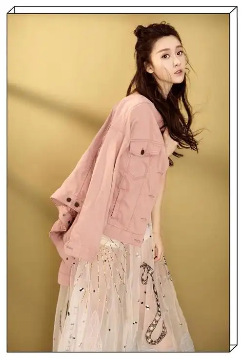 《巴啦啦小魔仙》中的贝贝王子璇,长大以后也太美了!裹胸超惊艳