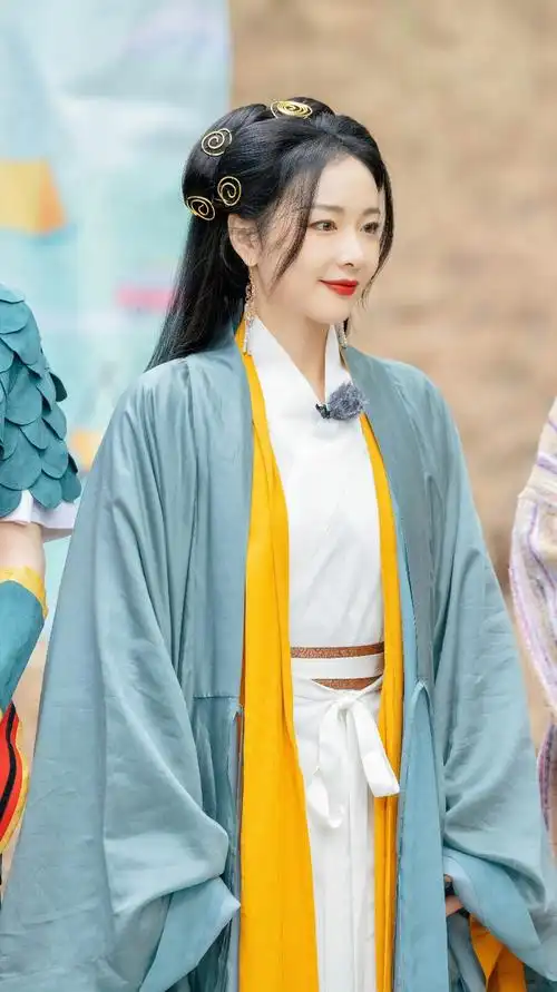 唐嫣演cos"狂飙大嫂"被吐槽,同样是三十几,她和高叶差在哪?_腾讯新闻