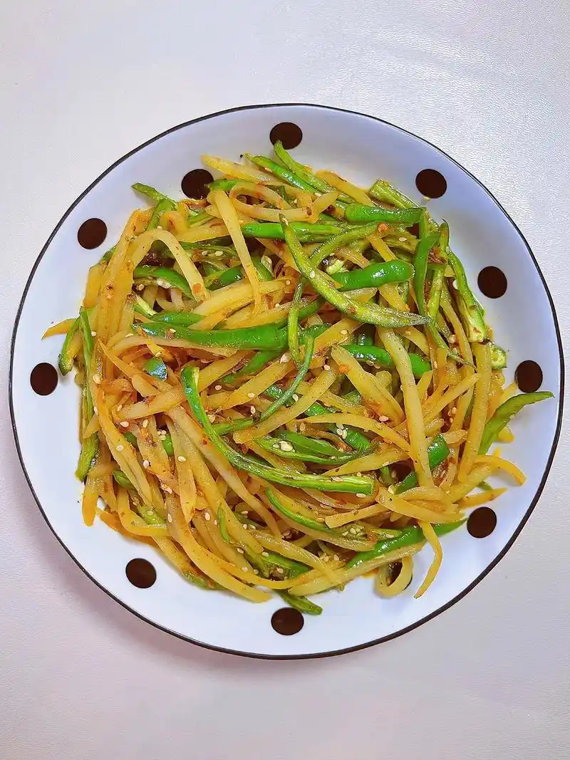 凉拌土豆丝🎀脆爽又下饭绝了.教程已附图 ③🎀准备食材 - 抖音