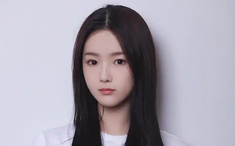 清纯小仙女张馨月甜美白嫩诱人写真