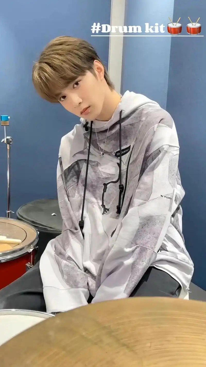 十七岁男高.#185大帅哥  #刘耀文 #男友风 - 抖音