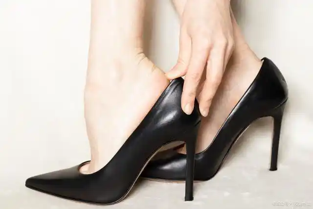 穿高跟鞋搭配什么袜子?