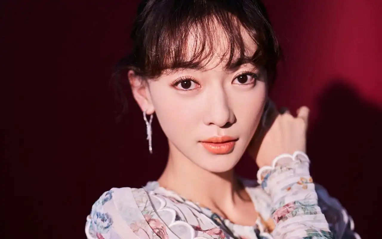 吴谨言甜美靓丽写真桌面壁纸