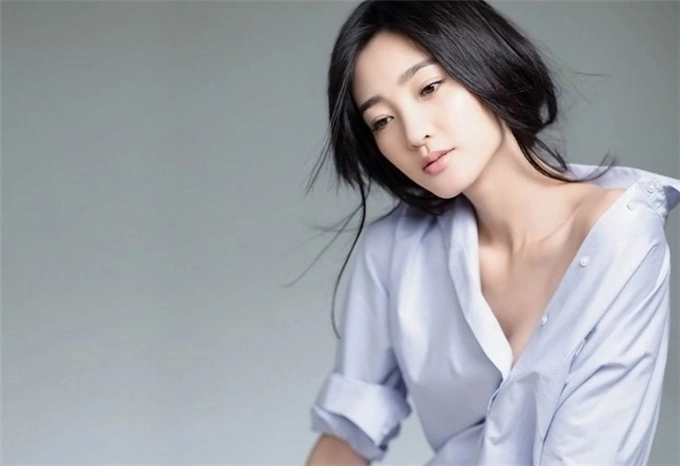 王丽坤晒33岁生日晒许愿照,有网友称:对面坐的是林更新吧?