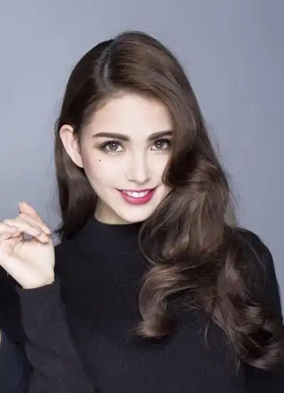 的老婆昆凌中长发卷发发型图片看看昆凌超立体的外观再搭上微卷的头发