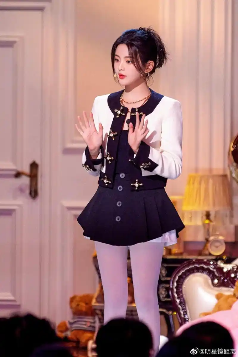 杨超越这腿有点细