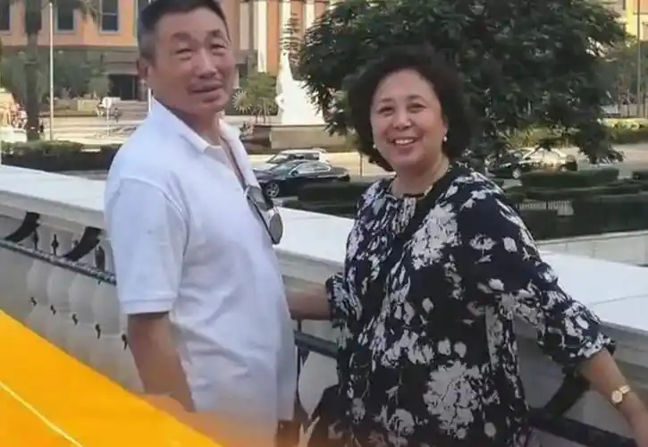 杜源4岁认识妻子结婚40年零绯闻背后有争吵有泪水也有爱