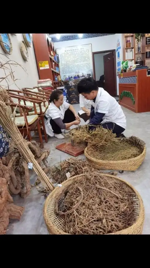 千年苗医,万年苗药!
