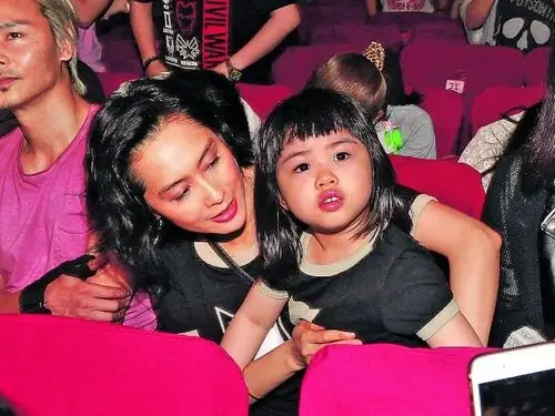 朱茵曾带囡囡黄莺欣赏老公黄贯中的音乐会.