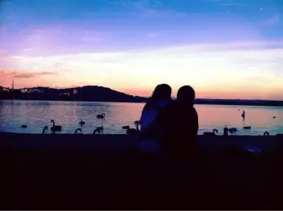 在遥远的南半球,孤独的堪培拉,我们相爱了.