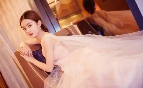 在电影《一路惊喜》中赵丽颖的演技怎么样?_金依萌_故事_时尚