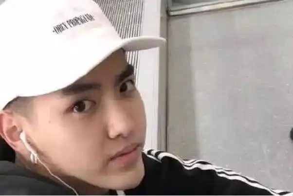 最后一位吴亦凡,他作为一名歌手,不仅rap能力强,而且长相也是极为帅气