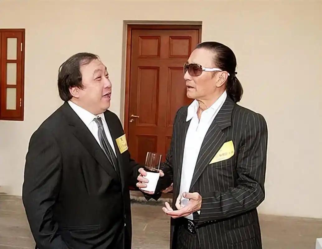 当年谢贤大闹"天上人间",向华强不敢管,却被神秘人一句话解决