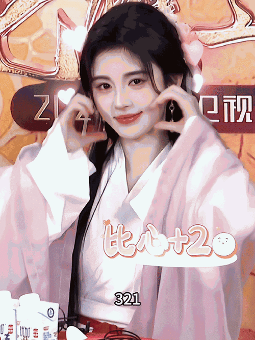 鞠婧祎龙年比心五连拍