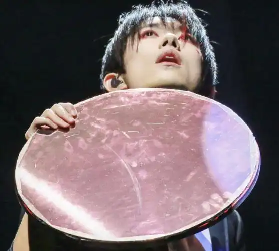 易烊千玺演唱会12大飙泪瞬间第一个就哭了