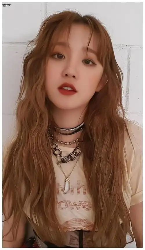 宋雨琦短发赛车服造型甜美可爱飒帅绝