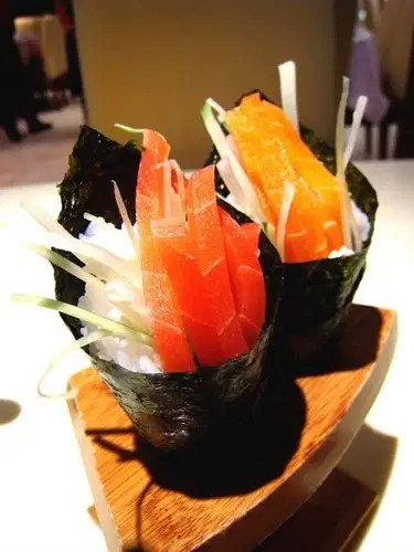 吞拿鱼 / 三文鱼手卷 ($18 each)   吞拿鱼 / 三文鱼手卷 ($18 each)