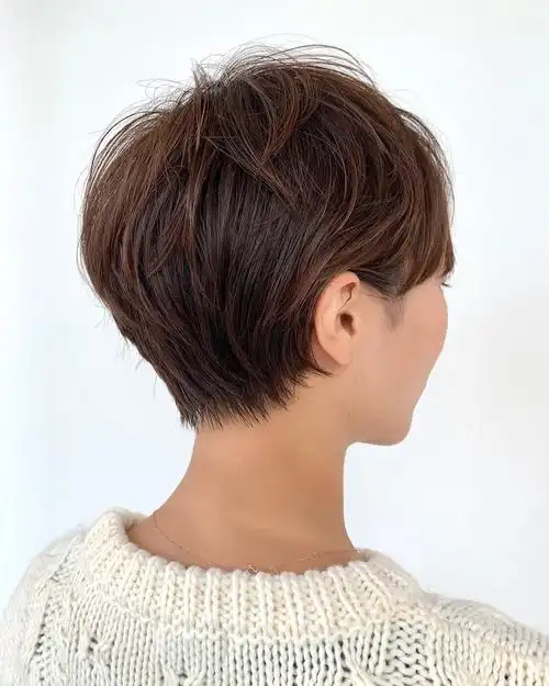 女人到了中年,夏天短发这样剪,利落时尚显年轻