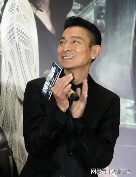 63岁刘德华老当益壮喜得二胎?用40字回应当爹传闻,信息量太大