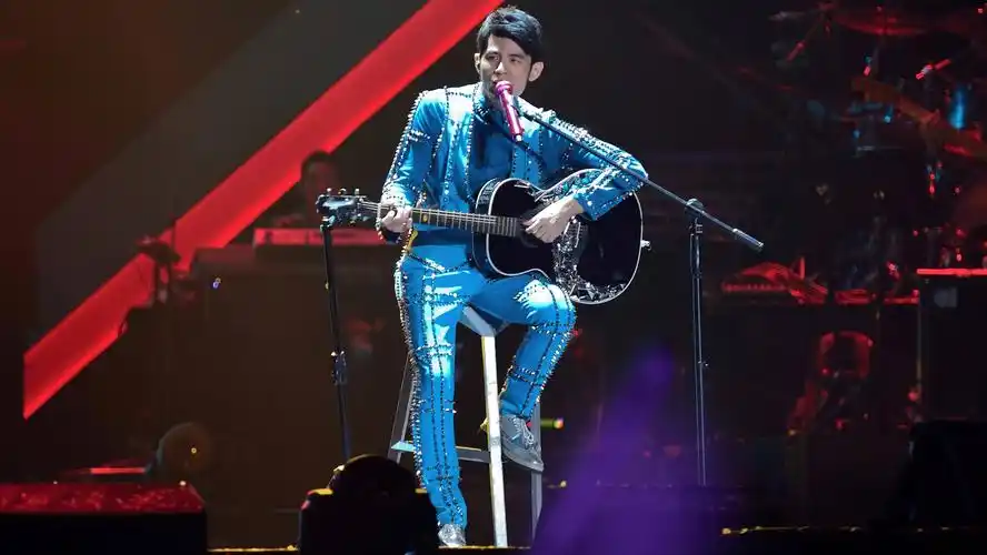 有网友戏称,这是海口三子大闹周杰伦演唱会,更有网友调侃道:"周杰伦说