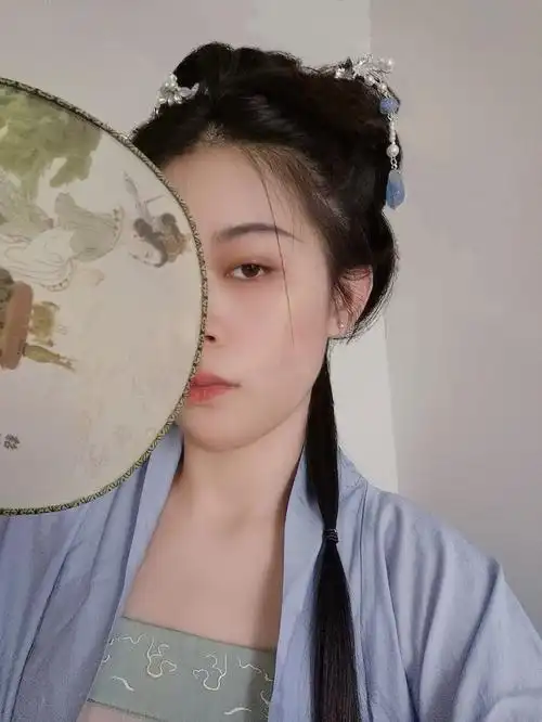 无发包汉服发型发量一般的美发小天才