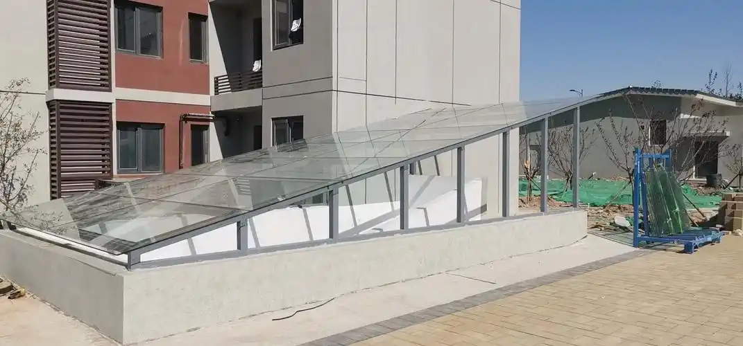 车库出入口玻璃雨棚实例共赏,钢结构玻璃雨棚实例