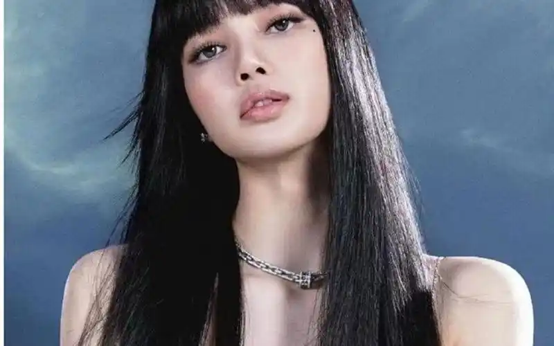 【lisa】蜜桃妆黑发造型绝了!真的是人间芭比!