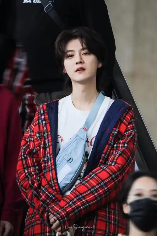 鹿晗超话好帅这张#鹿晗淄博