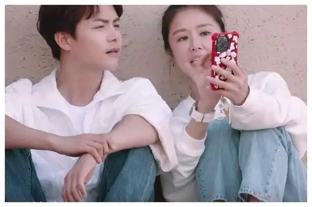 林心如曝光6岁女儿大眼睛感叹47岁生不出二胎哭笑不得