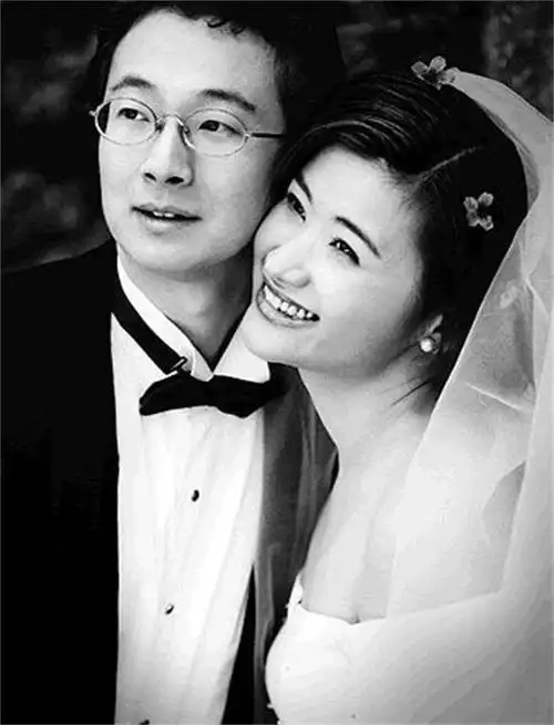 吴小莉曾是凤凰卫视当家女主播后嫁大25岁男友