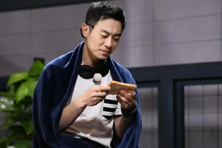 朱亚文《奔跑吧》脱袜大战pk林峯 猫鼠游戏谜底即将揭晓