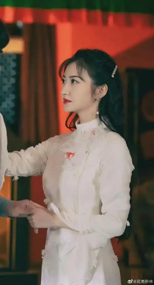 甜甜是民国美人吧,每套旗袍造型都好好看～#景甜能不能把旗袍焊在身上