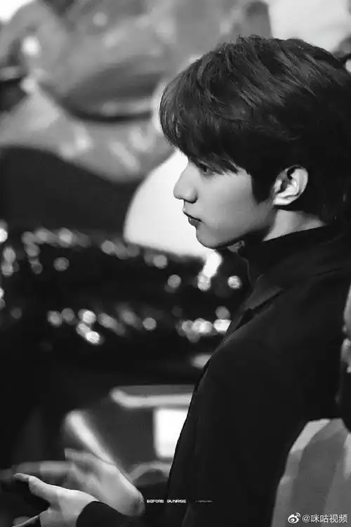 咪咕星鲜事##刘耀文下车背影##微博之夜神图