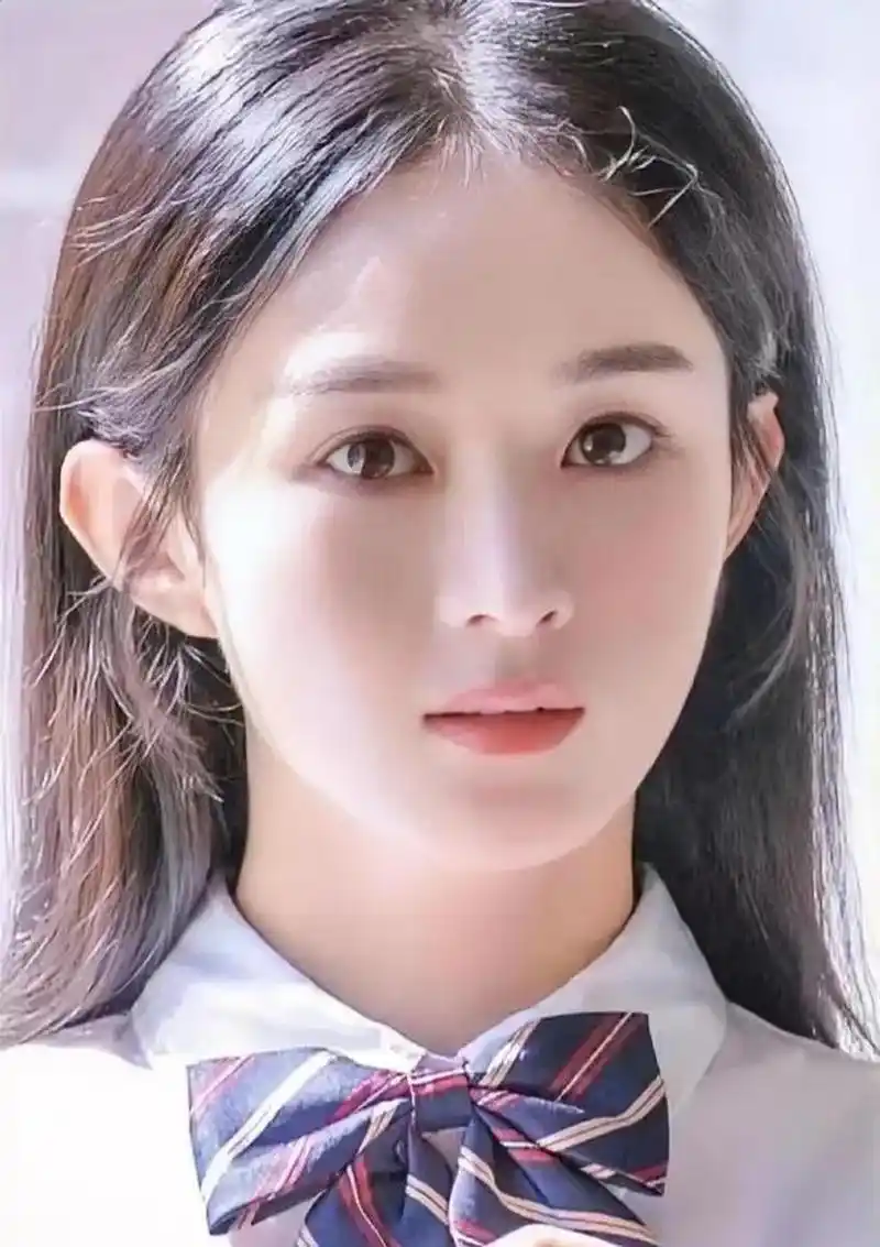 俗话说耳朵大耳垂大福气大,耳垂小福气小.看来这