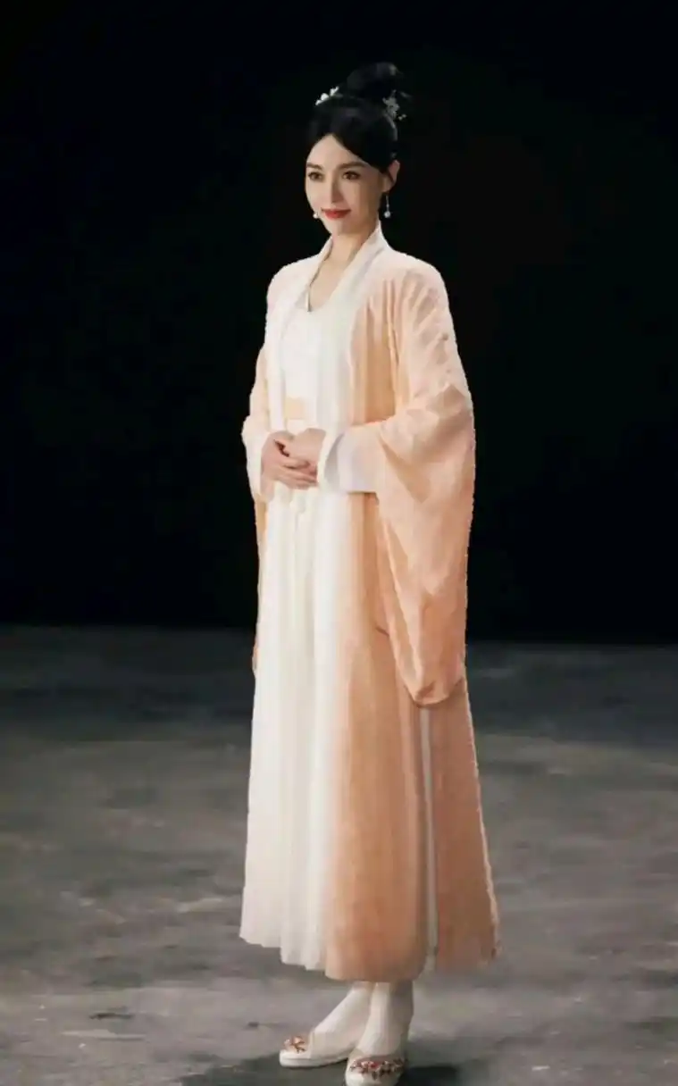 唐嫣古装造型,温婉贤淑.[亲吻]