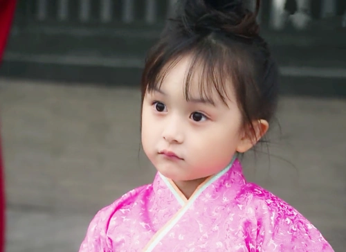 "小芈月"刘楚恬,2岁出道年入百万,现因颜值超高被禁止整容