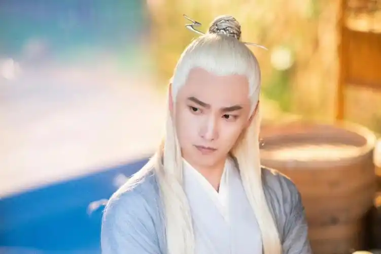 杨洋丰兰息白发造型