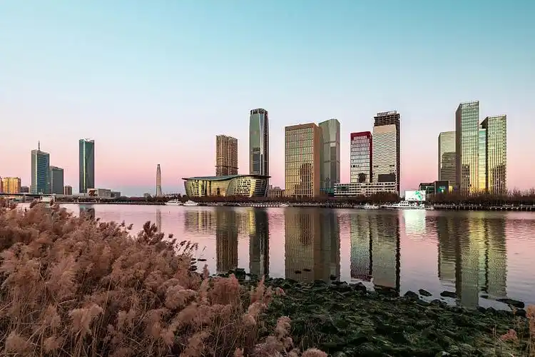 天津滨海新区海河响螺湾于家堡金融中心城市建筑夜景风光图片下载