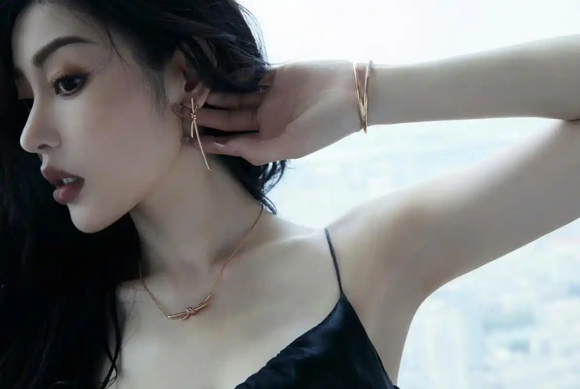 张天爱脸好小,侧颜好绝 #心随星动