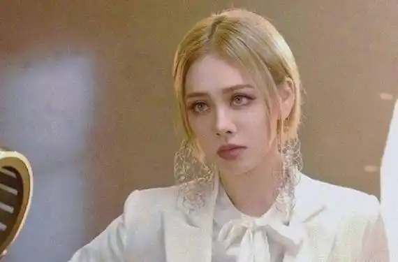 原创刚成团就开撕万茜点赞怼宁静发文认同郁可唯是宁静的死忠