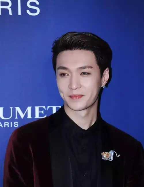 其实不仅男明星有发际线担忧,女明星亦是如此,早前陈乔恩做客某节目时