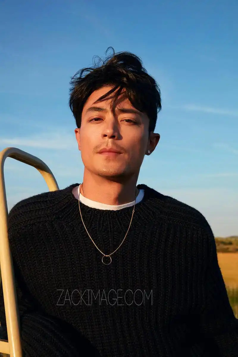 [鲜花]霍建华半隐退后颜值大跌,如今复出菜市场变秀场,帅气十足!