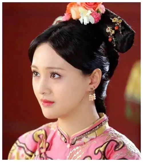 她出身高贵,避过选秀直接进宫为妃,经历四朝,她一死大清即亡