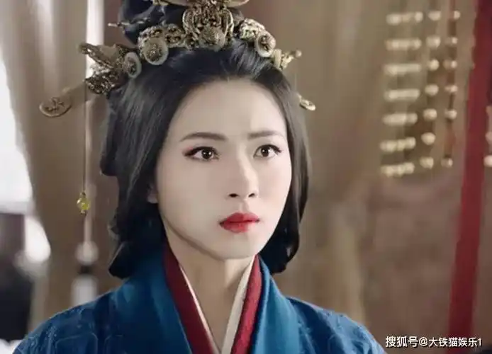 别甩锅了,这些女星个个端庄大气,能轻松驾驭_造型_包耳_发型