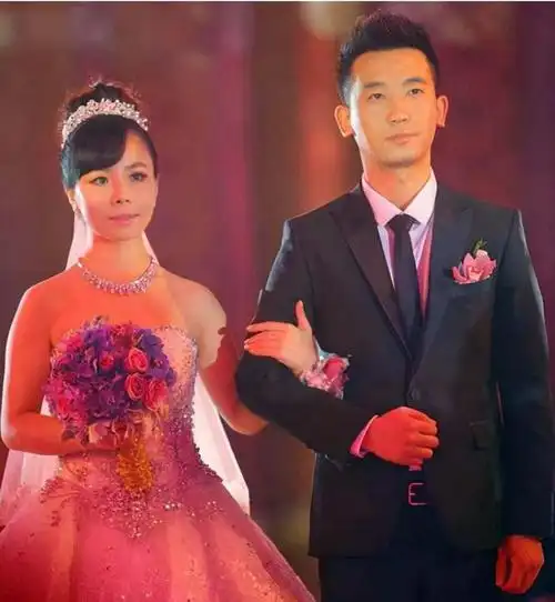 歌手王二妮,嫁同班同学,婚后却选择放弃百万年薪,直言很幸福!